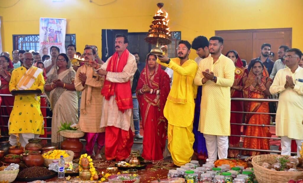 बस्तर का गोंचा महापर्व छत्तीसगढ़ का गौरव: मुख्यमंत्री श्री भूपेश बघेल मुख्यमंत्री गोंचा गुड़ी में आयोजित 56 भोग और आरती में वर्चुअल रूप से हुए शामिल, प्रदेशवासियों की समृद्धि के लिए की कामना, सामाजिक भवन निर्माण हेतु 04 समाजों को दिया गया पट्टा 3 1687708917 8acb448978beed8ebc31