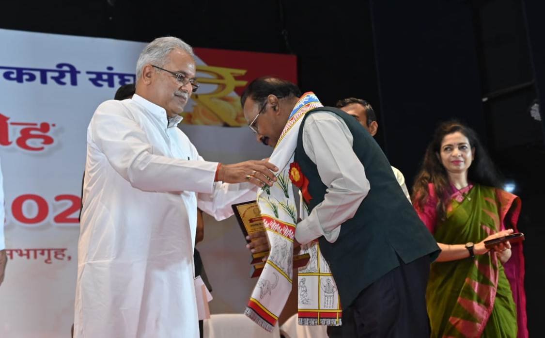 CM Baghel honours retired finance department officials at felicitation ceremony held in Raipur 1 IMG 20230624 WA0009