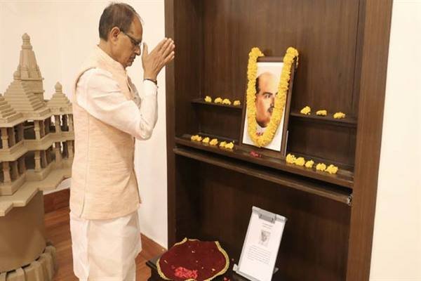 मुख्यमंत्री श्री चौहान ने डॉ. श्यामा प्रसाद मुखर्जी की पुण्य-तिथि पर किया नमन 1 TN5 Bhopal230623020355