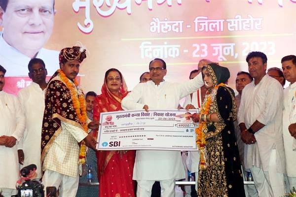 "मामा की दुआएँ लेती जा, जा तुझको सुखी संसार मिले": मुख्यमंत्री श्री चौहान 1 TN5 Bhopal230623075413