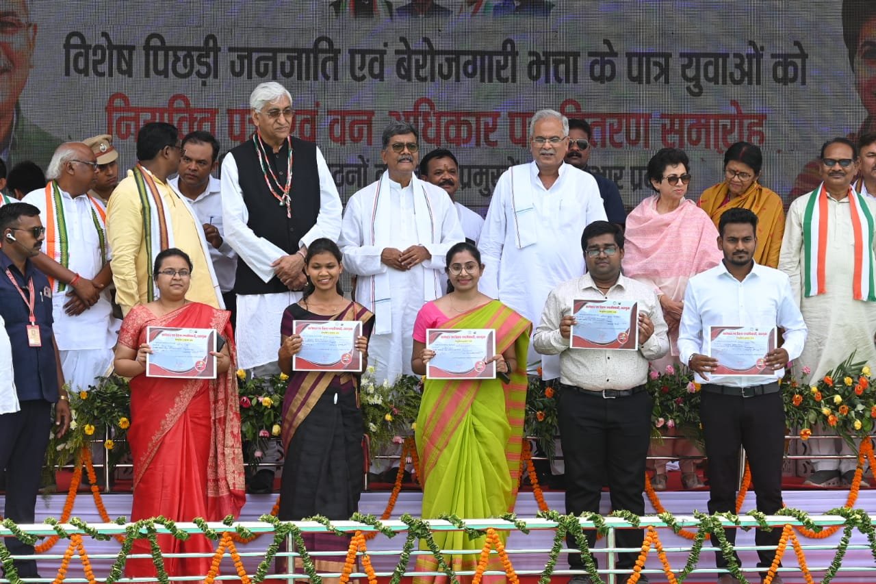 5 new Swami Atmanand Schools established in Surguja, 39 teachers receive appointment letters from the Chief Minister 1 WhatsApp Image 2023 06 13 at 16.06.56