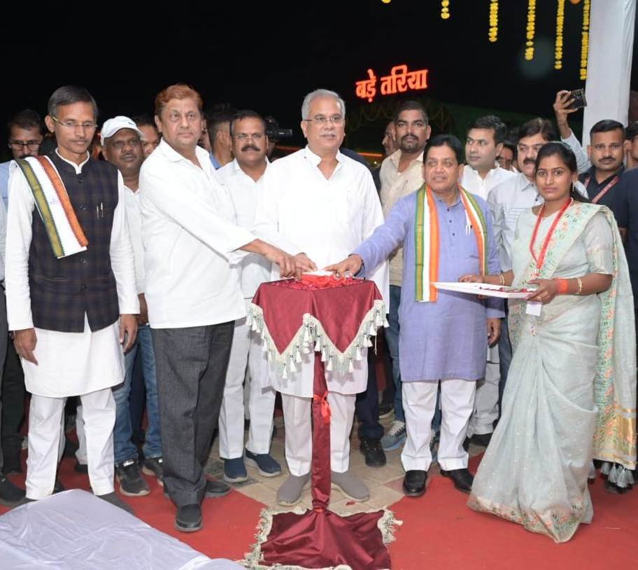 कुम्हारी स्थित बड़े तरिया के लोकार्पण के अवसर पर लेजर विथ म्यूजिकल फाऊंटेन शो में दिखी छत्तीसगढ़ संस्कृति की झलक 1 image editor output image 427595530 1685756706272