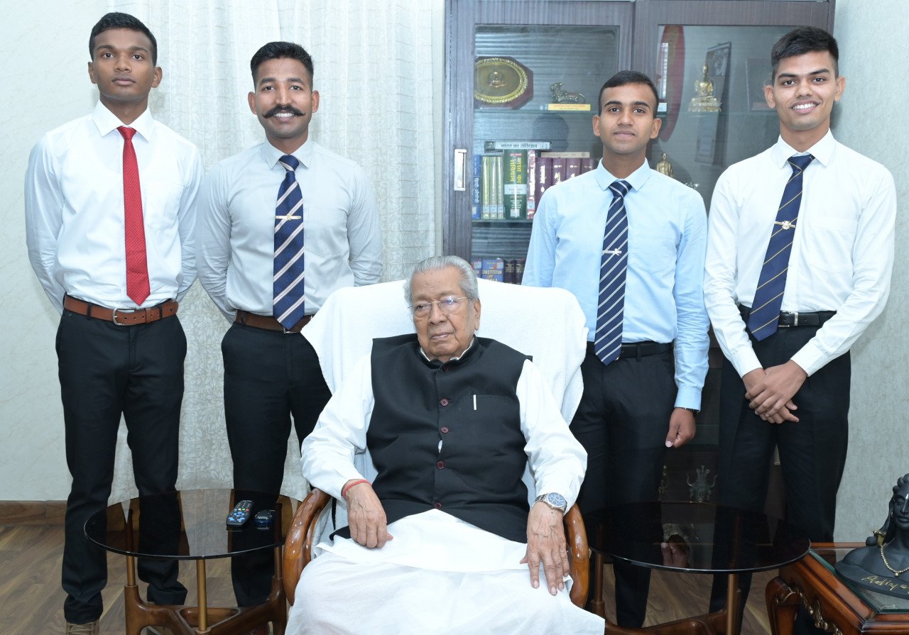 Governor meets Chhattisgarh's youth selected in Indian Navy, extends congratulations 1 indian navy