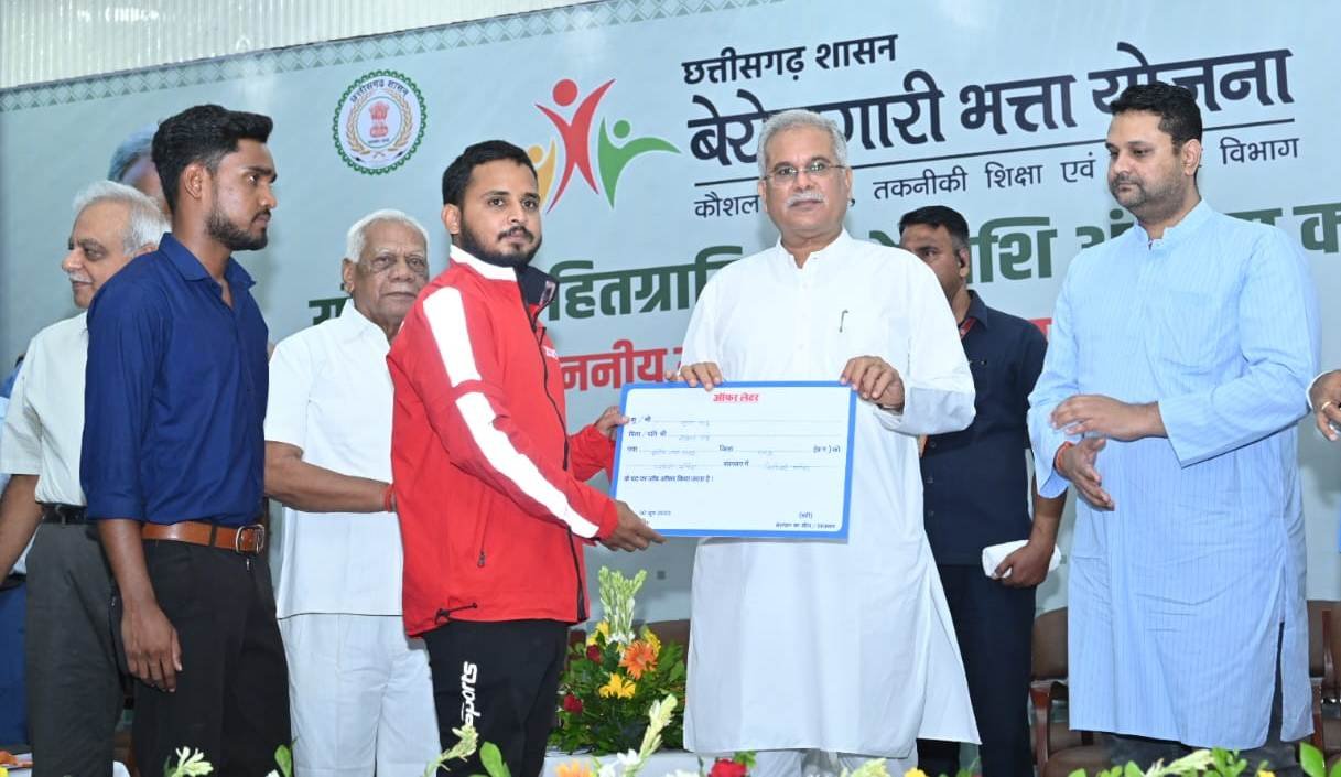 आवास योजना के नये हितग्राहियों को आवास दिलाने राज्य सरकार करेगी केन्द्र से आग्रह : मुख्यमंत्री श्री भूपेश बघेल 1 1688119557 3c2209b90268417a5584