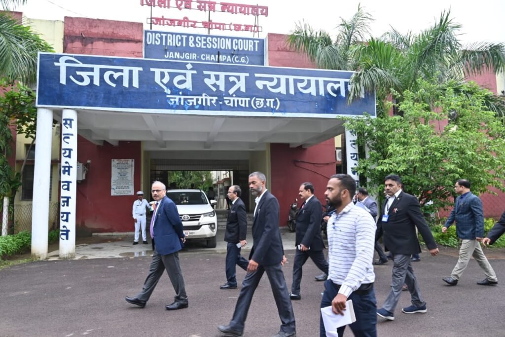 छत्तीसगढ़ उच्च न्यायालय के मुख्य न्यायाधिपति ने जांजगीर-चांपा न्यायालय परिसर का किया औचक निरीक्षण 2 1690559601 1114e8251910f8293e84