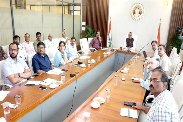 मुख्यमंत्री सीखो-कमाओ योजना युवाओं को रोजगार से जोड़ेगी: मुख्यमंत्री श्री चौहान 1 2 1