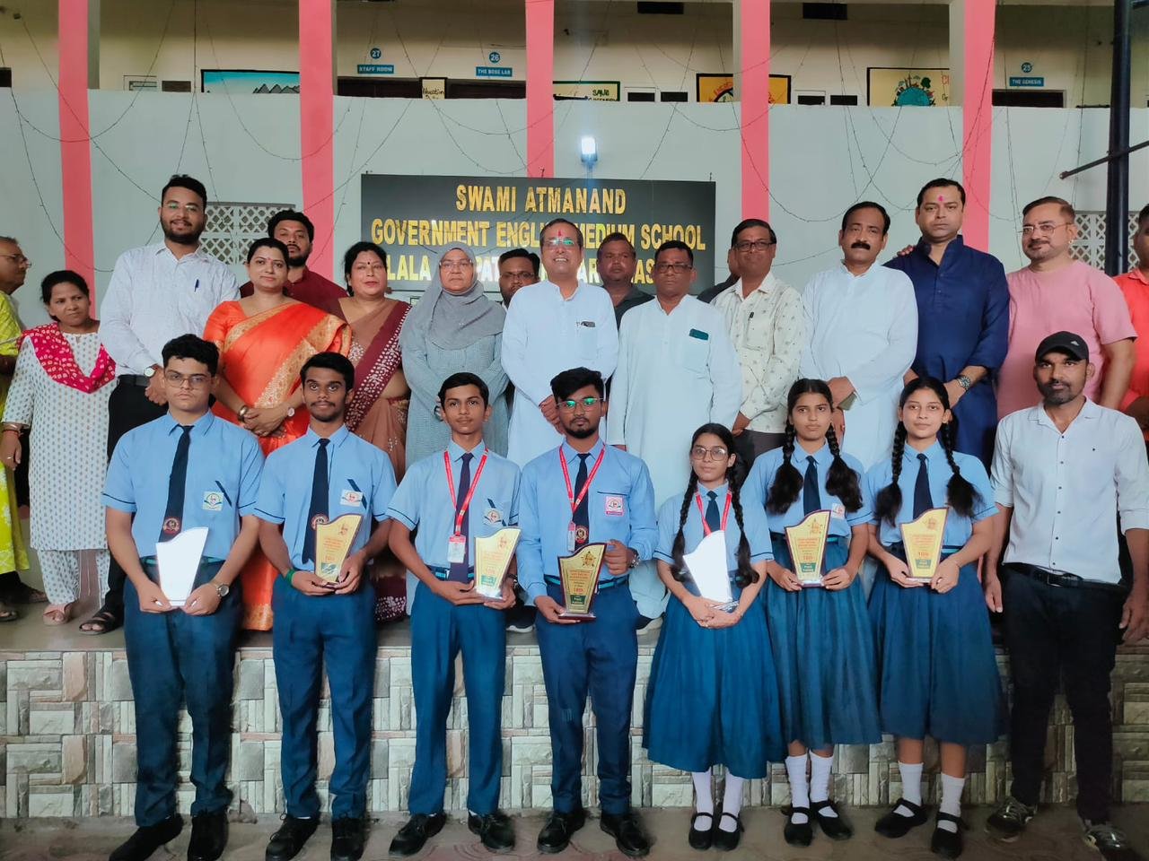 स्वामी आत्मानंद शासकीय अंग्रेजी माध्यम स्कूल लाला लाजपत राय में शाला प्रवेश उत्सव संपन्न: नगर विधायक शैलेष पांडेय ने तिलक लगाकर बच्चों को कराया शाला प्रवेश, मेधावी छात्रों को किया पुरस्कृत 1 IMG 20230703 WA0015
