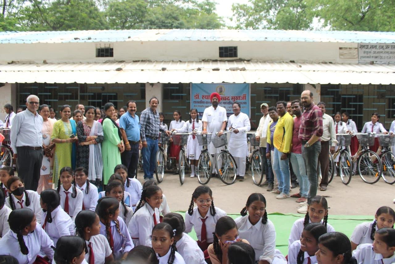 विधायक कुलदीप सिंह जुनेजा ने शाला प्रवेश उत्सव के साथ दिया स्कूलों में विकास कार्यों की सौगात 1 IMG 20230715 WA0003