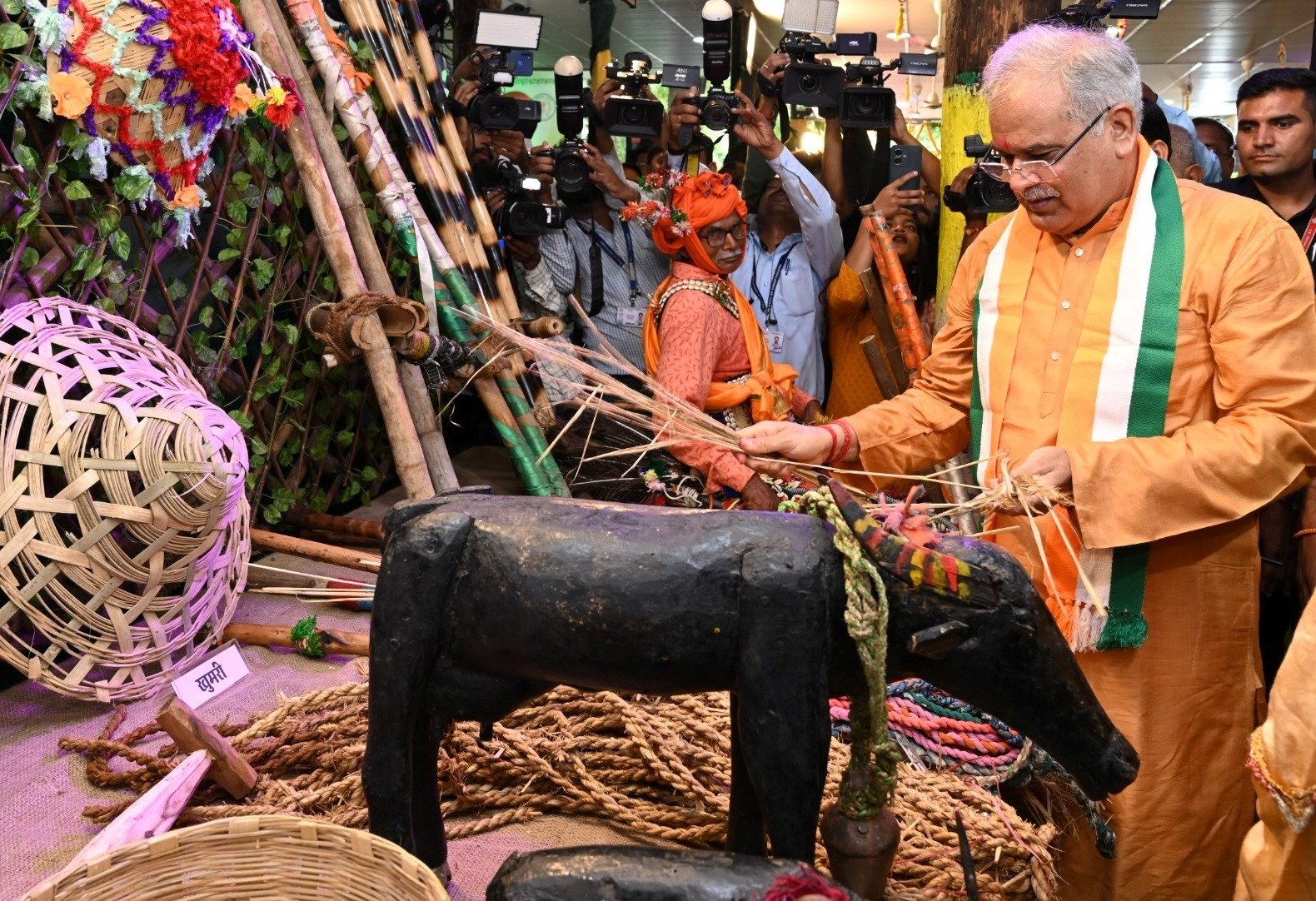 Chief minister's residence adorned in the vibrant hues of the Hareli festival: 'Gedi' rides, Rahchuli swing, Chhattisgarhi music and more.. 1 IMG 20230717 WA0006