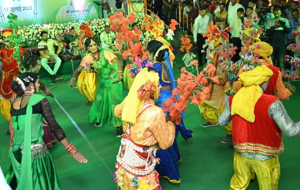 Chief minister's residence adorned in the vibrant hues of the Hareli festival: 'Gedi' rides, Rahchuli swing, Chhattisgarhi music and more.. 3 IMG 20230717 WA0017