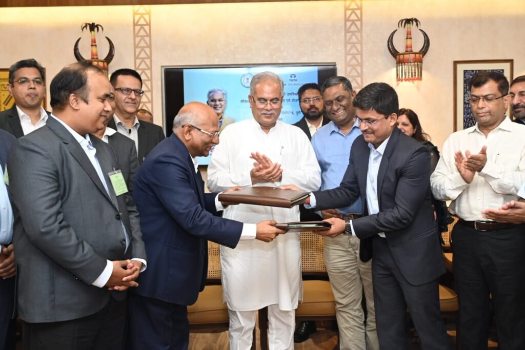 CM Baghel witnesses signing of Rs 1188.36 Crore MoU for modernization of state's 36 Government ITIs 2 IMG 20230722 WA0004