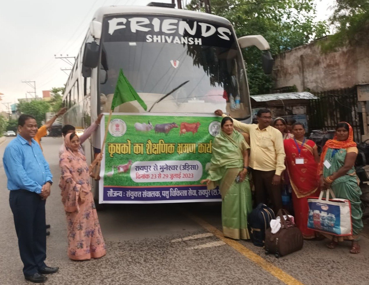 From Gauthans to Odisha: Raipur SHG Members Embark on a Livestock Tour for Better Practices 1 IMG 20230725 WA0018
