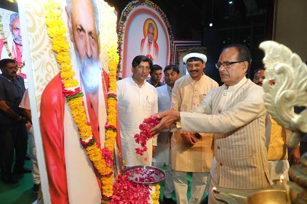 सुश्री उमा दीदी के व्यक्तित्व विकास में स्व. श्री लोधी का योगदान महत्वपूर्ण : मुख्यमंत्री श्री चौहान 1 TN5 Bhopal080723065620 1