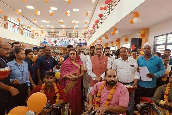मुख्यमंत्री श्री चौहान ने दिव्यांगजन से कहा- आप अकेले नहीं हो, मामा आपके साथ है 1 TN5 Bhopal090723075730
