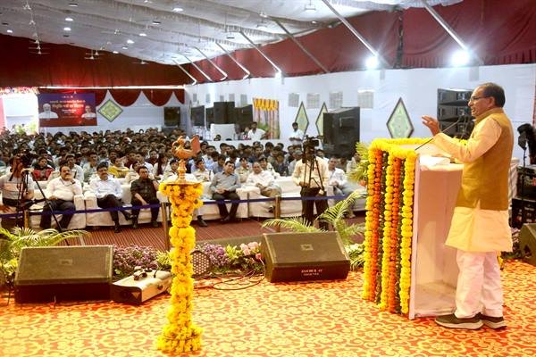 एक वर्ष में 1 लाख सरकारी पदों पर होगी भर्ती, अभी तक 60 हजार पदों पर नियुक्ति : मुख्यमंत्री श्री चौहान 1 TN5 Bhopal310723075241