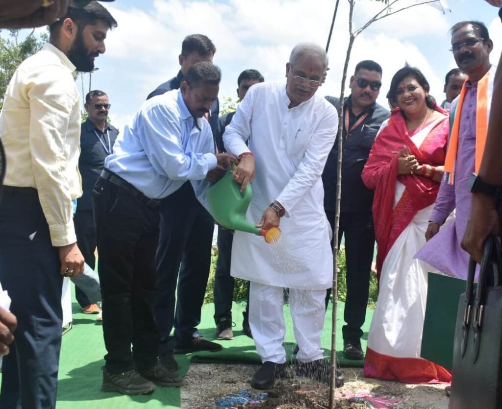 CM Baghel inaugrates Mata Shrimati Bindeshwari Baghel Park in village Bharda 2 WhatsApp Image 2023 07 10 at 16.13.39