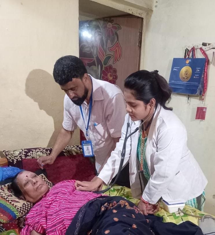 Renowned Pandavani artist Teejan Bai in stable health, Team of doctors visited her residence following CM's urgent intervention 1 WhatsApp Image 2023 07 14 at 17.16.40