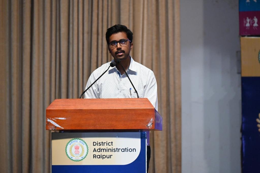 Aspiring UPSC candidates engage with toppers at Raipur's 'Toppers Talk' event 3 WhatsApp Image 2023 07 21 at 18.44.50 2