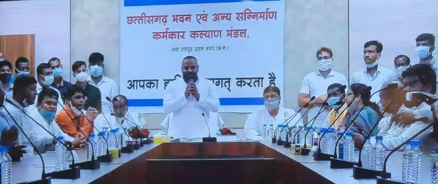 कोरिया : छत्तीसगढ़ भवन एवं अन्य सनिर्माण कर्मकार कल्याण मंडल के अध्यक्ष, श्री सुशील सन्नी अग्रवाल के द्वारा हितग्राहियों को 89 लाख से अधिक राशि का चेक वितरण 1 images 18 1