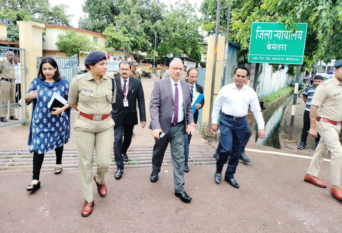 छत्तीसगढ़ उच्च न्यायालय के मुख्य न्यायाधिपति ने बेमेतरा न्यायालय परिसर का किया औचक निरीक्षण 1 1691076358 da058f85e30673dd7c3f