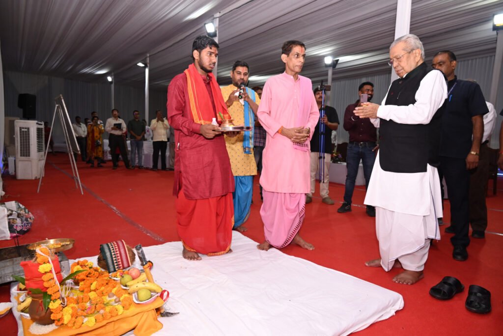 अत्याधुनिक ब्लड सेंटर का शिलान्यास किया राज्यपाल श्री हरिचंदन ने 3 1691077935 55da6814b2c3d2df743c