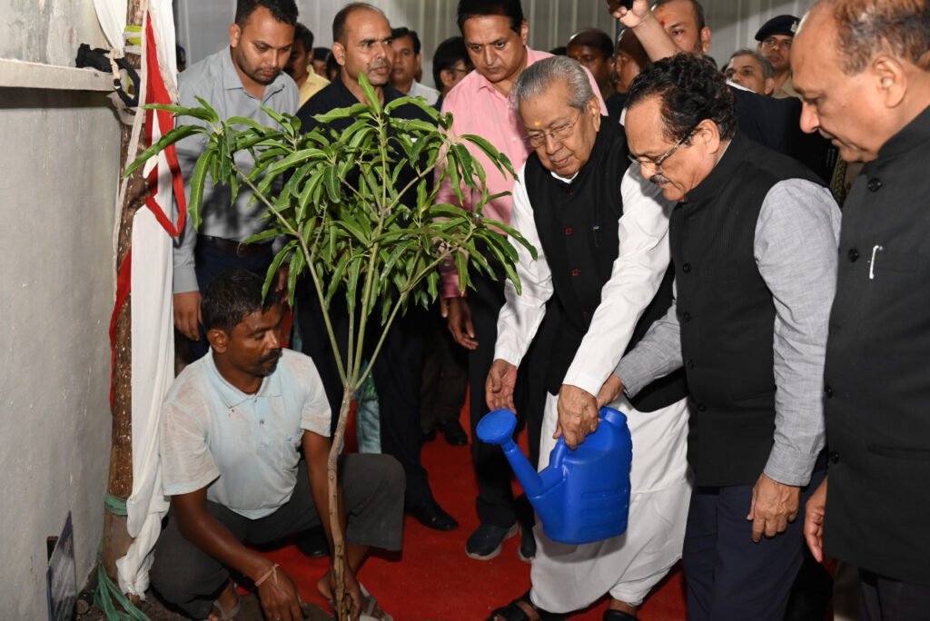 अत्याधुनिक ब्लड सेंटर का शिलान्यास किया राज्यपाल श्री हरिचंदन ने 4 1691078008 d3e8b576a9f13bb81157