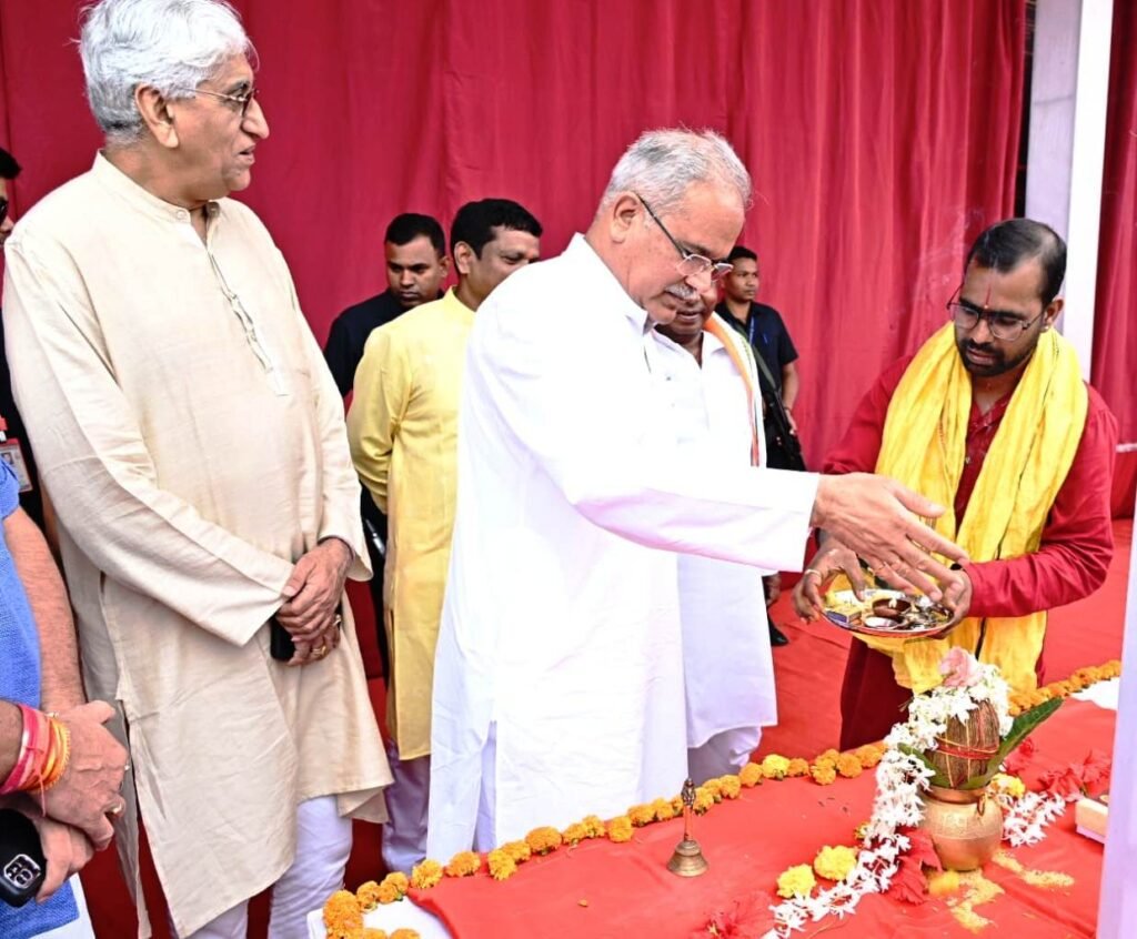 मुख्यमंत्री श्री भूपेश बघेल ने विश्व आदिवासी दिवस पर बस्तर जिले को दी 637 करोड़ रुपए के विकास कार्यों की सौगात, 2300 कार्यों का किया लोकार्पण एवं भूमिपूजन 2 1691566765 06f29f2925bf4319a9d3