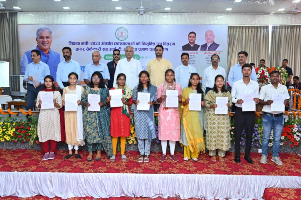 छत्तीसगढ़ की तर्ज पर भारत सरकार 12वीं के साथ आईटीआई कराने पर विचार कर रही और हमने प्रमाण पत्र भी वितरित कर दिए : मुख्यमंत्री भूपेश बघेल 3 1691824394 d0ae280b66f4bee25dbe