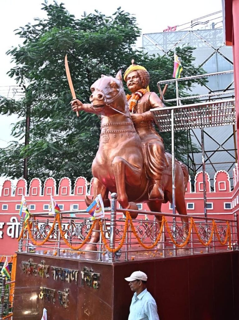 मुख्यमंत्री भुपेश बघेल ने रायपुर शहर को दी 132 करोड़ 42 लाख रूपए के विकास कार्यों की सौगात, शहीद वीरनारायण सिंह की 15 फीट ऊंची प्रतिमा का किया अनावरण 2 1691847828 fda94b5ddb5a90661723