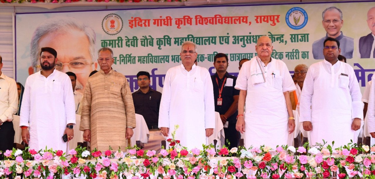 मुख्यमंत्री बघेल ने कुमारी देवी चौबे कृषि महाविद्यालय के नवनिर्मित भवन और बालक-बालिका छात्रावास का किया लोकार्पण, 157 करोड़ 13 लाख रुपये के विभिन्न विकास एवं निर्माण कार्यों का किया लोकार्पण एवं भूमिपूजन 1 1692026502 3fc27a0be34db2b4903d