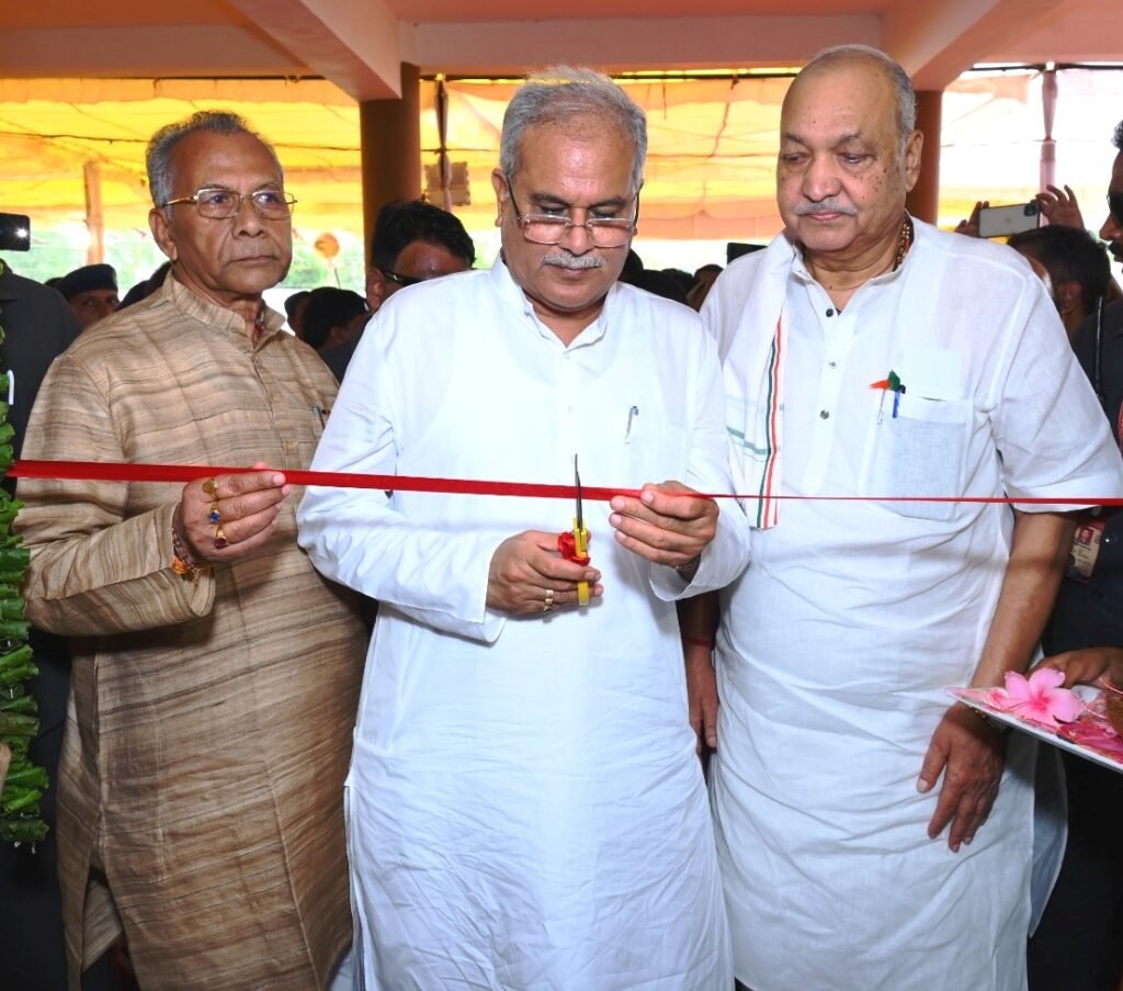 मुख्यमंत्री बघेल ने कुमारी देवी चौबे कृषि महाविद्यालय के नवनिर्मित भवन और बालक-बालिका छात्रावास का किया लोकार्पण, 157 करोड़ 13 लाख रुपये के विभिन्न विकास एवं निर्माण कार्यों का किया लोकार्पण एवं भूमिपूजन 2 1692026518 895780df37dc7aae5f7e