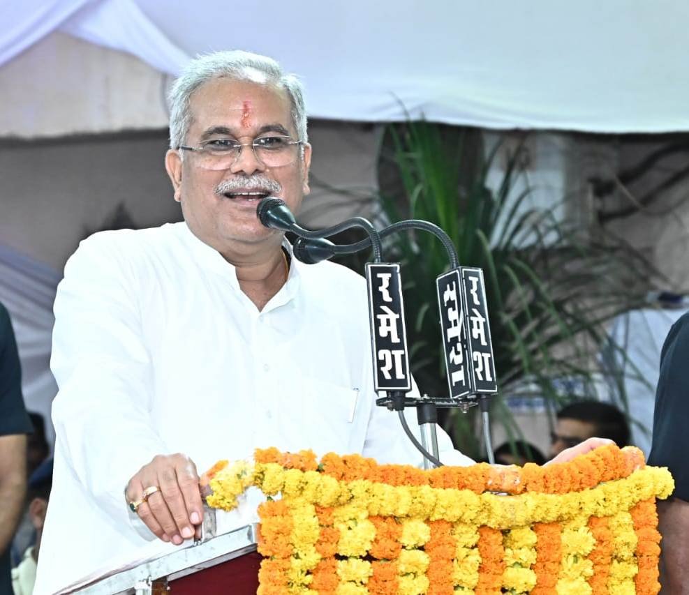 सहकारिता की ताकत से जो परिणाम हासिल किये, वे देश भर में बने उदाहरण, मुख्यमंत्री बघेल जिला सहकारी केंद्रीय बैंक के मुख्यालय भवन के भूमिपूजन में हुए शामिल, 25 गोदामों का भी हुआ लोकार्पण 1 1692031005 593aafa38980ad28d19c