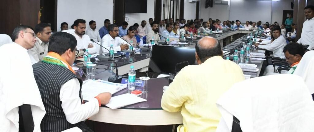 निर्माण कार्यों को गुणवत्ता के साथ समय पर करना सुनिश्चित करें, लापरवाही बर्दाश्त नहीं होगी: मंत्री डॉ. शिवकुमार डहरिया 2 1692362625 7aa881dc3f17f7c3f0e7