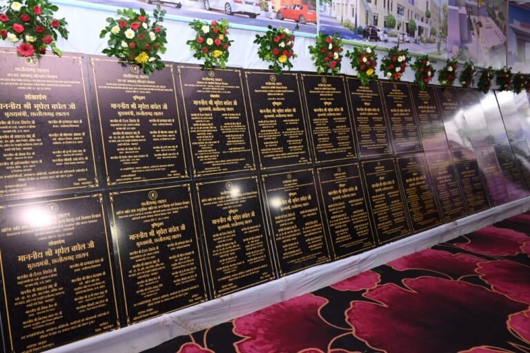 मुख्यमंत्री भूपेश बघेल के हाथों महासमुंद जिले को मिली 655 करोड़ रूपए की लागत के 223 विकास कार्यों की सौगात;जिला अस्पताल महासमुंद फिजियोथैरेपी बिल्डिंग, सीएचसी पिथौरा में ब्लड बैंक और हमर लैब का हुआ लोकार्पण 2 1692519431 b0da04d7e15e5f6711ce 768x512 1