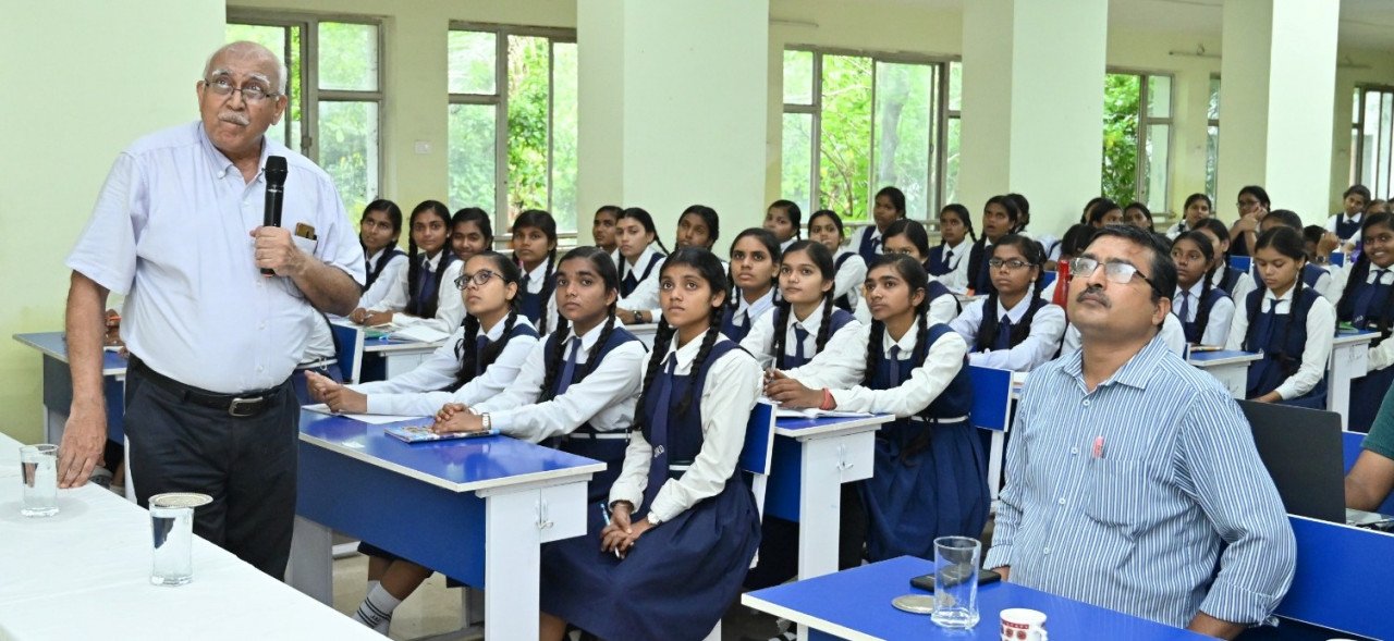 रायपुर : छत्तीसगढ़ विज्ञान सभा द्वारा मिशन चन्द्रयान-3 विषय पर व्याख्यान आयोजित<br> 1 1692708500 9c4d6448f37861b9b17c