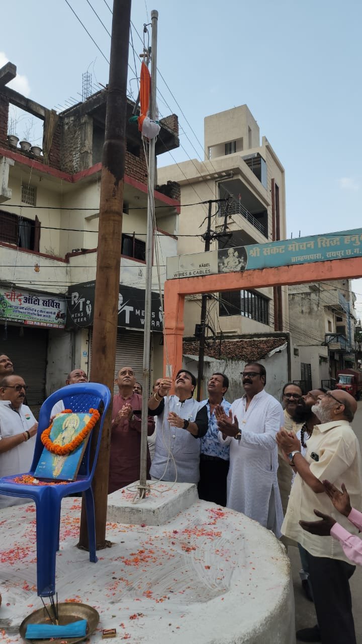 नगर निगम अध्यक्ष प्रमोद दुबे ने स्वतंत्रता दिवस पर बुढ़ापारा, कटोरा तालाब सहित कई स्थानों पर किया ध्वजारोहण, पर्यावरण को स्वच्छ एवम सुरक्षित रखने लोगों को दिलवाया दृढ़ संकल्प 1 IMG 20230815 WA0028