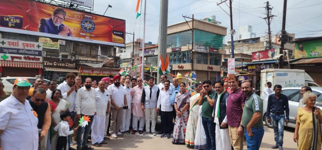 नगर निगम अध्यक्ष प्रमोद दुबे ने स्वतंत्रता दिवस पर बुढ़ापारा, कटोरा तालाब सहित कई स्थानों पर किया ध्वजारोहण, पर्यावरण को स्वच्छ एवम सुरक्षित रखने लोगों को दिलवाया दृढ़ संकल्प 4 IMG 20230815 WA0029