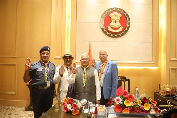 राजभवन में मनाया गया विश्व स्कार्फ दिवस 1 TN5 Bhopal010823022524