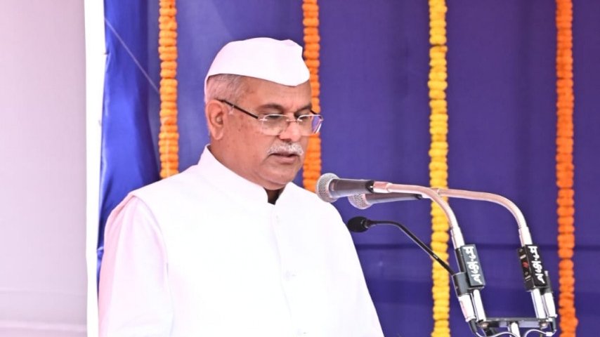 रायपुर : मुख्यमंत्री श्री भूपेश बघेल राजधानी रायपुर के पुलिस परेड मैदान में स्वतंत्रता दिवस के अवसर पर प्रदेशवासियों को संबोधित कर रहे हैं 1 image editor output image 1959557747 1692078204122