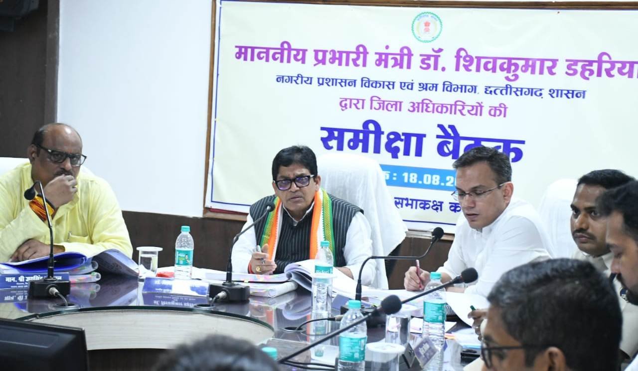 निर्माण कार्यों को गुणवत्ता के साथ समय पर करना सुनिश्चित करें, लापरवाही बर्दाश्त नहीं होगी: मंत्री डॉ. शिवकुमार डहरिया 1 image editor output image2073969044 1692410711365