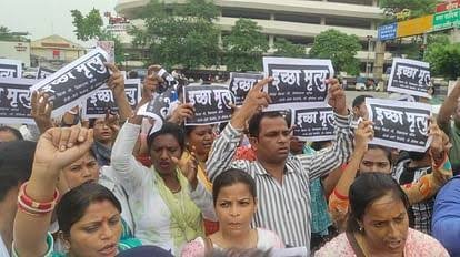 Chhattisgarh: राजधानी में 211 हड़ताली संविदाकर्मियों की बर्खास्तगी की गूंज, राज्यपाल से की इच्छा मृत्यु की मांग 1 images 37