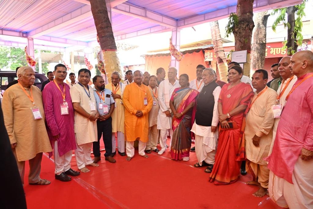 गुरु घासीदास विश्वविद्यालय बिलासपुर में दीक्षांत समारोह स्थल पर पहुंची राष्ट्रपति महोदया 1 1693549255 baeb171f229156916bd0 1