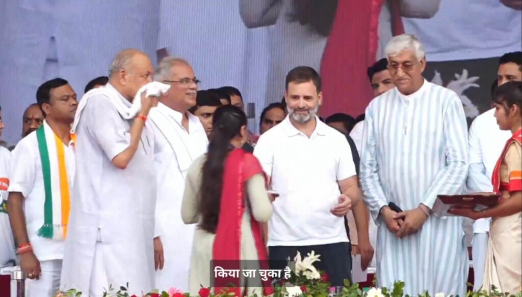 राजीव युवा मितान सम्मेलन: राहुल गांधी और सीएम बघेल ने नवनियुक्त 2000 शिक्षकों को नियुक्ति पत्र प्रदान किये 5 1693656563 b4e778d39bd5ddf064a9