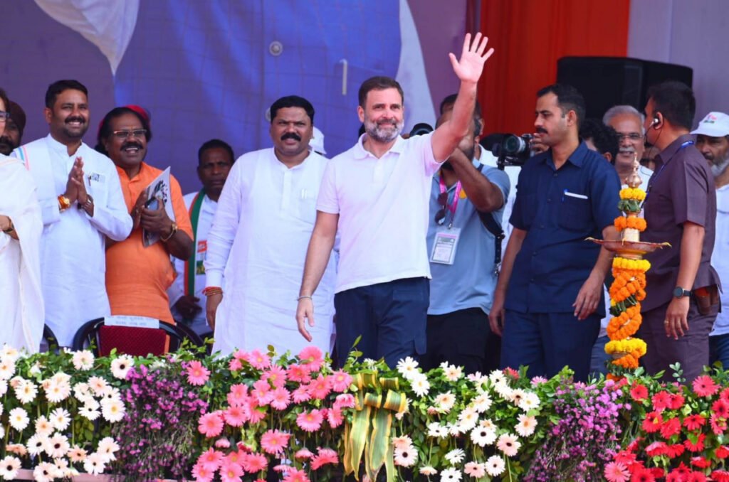 राहुल गांधी ने राजीव युवा मितान सम्मेलन के अवसर पर युवाओं को संबोधित करते हुए कहा "जो वायदे किये, वो पूरे किये" छत्तीसगढ़ की सरकार ने किया बहुत अच्छा काम<br /> 4 1693657660 2cd848de0a1c6c5fda24