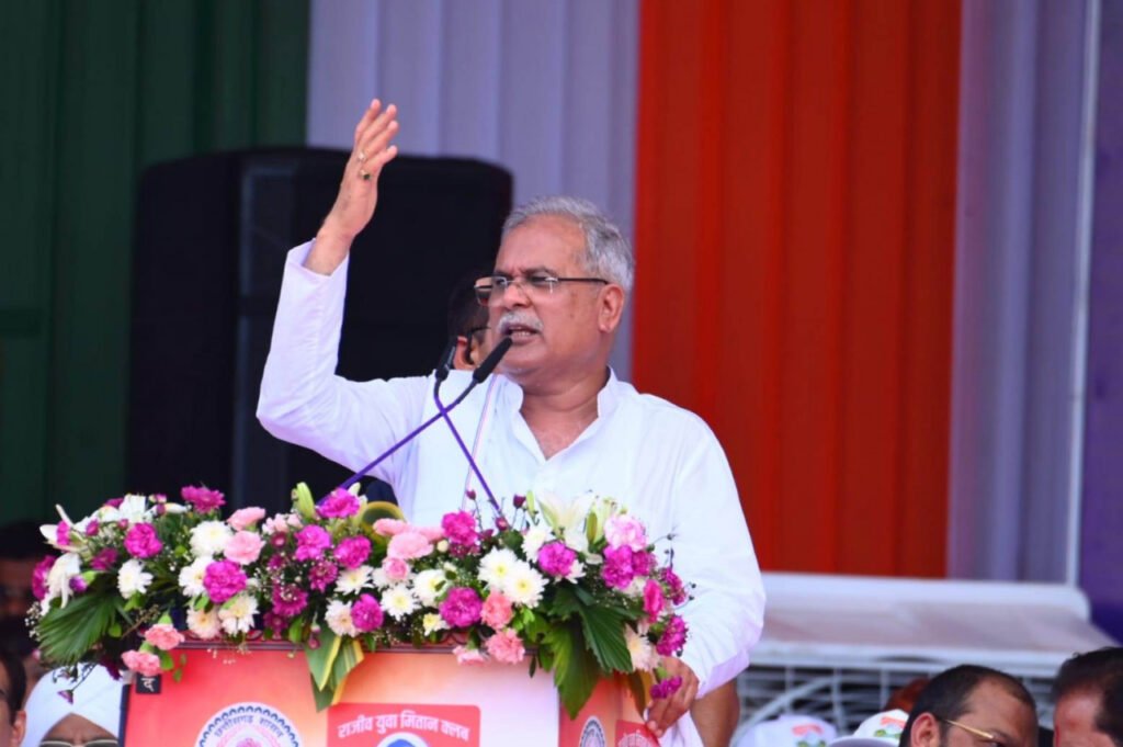 राहुल गांधी ने राजीव युवा मितान सम्मेलन के अवसर पर युवाओं को संबोधित करते हुए कहा "जो वायदे किये, वो पूरे किये" छत्तीसगढ़ की सरकार ने किया बहुत अच्छा काम<br /> 5 1693657674 496f5f51efb352dee609