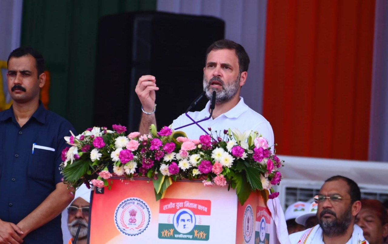 राहुल गांधी ने राजीव युवा मितान सम्मेलन के अवसर पर युवाओं को संबोधित करते हुए कहा "जो वायदे किये, वो पूरे किये" छत्तीसगढ़ की सरकार ने किया बहुत अच्छा काम<br /> 1 1693657720 3416bf95021f121848e2