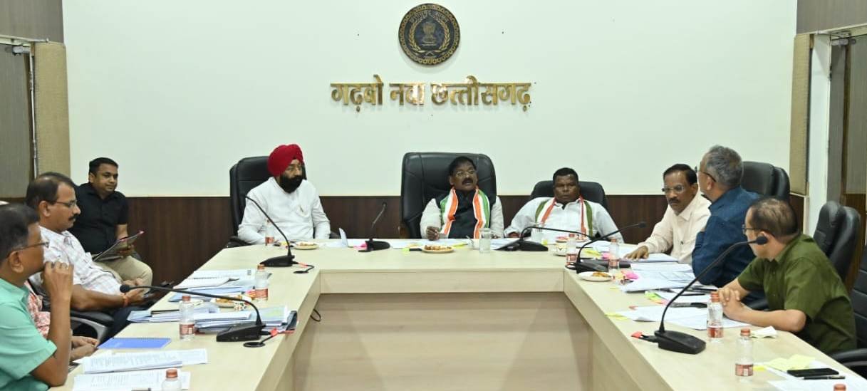 मंत्री अमरजीत भगत ने की विभागीय कार्यों की समीक्षा, खरीफ विपणन वर्ष 2023-24 में धान खरीदी के तैयारियों की ली जानकारी 1 1693844759 edd2cf90396e4f8a3ee8