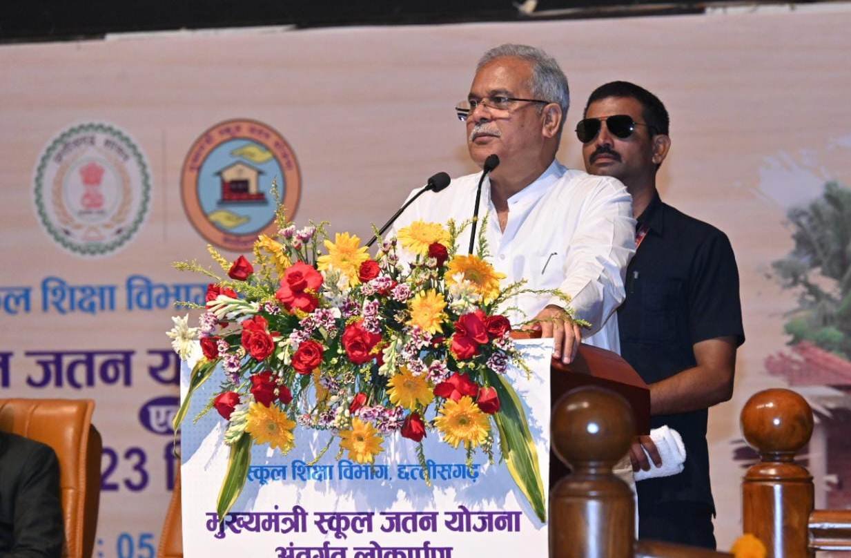 मुख्यमंत्री ने शिक्षक दिवस के अवसर पर 1318 शिक्षकों को सौंपा नियुक्त पत्र, जीर्णाेद्धार के पश्चात 7 हजार 688 स्कूलों का किया लोकार्पण<br> 1 1693914630 07486575fdce7bbf8355