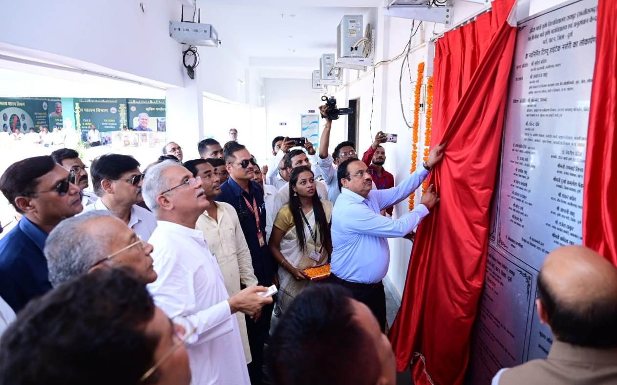 आज मैं जिस मुकाम पर पहुँचा हूँ उसमें मेरे गुरुजनों का योगदान- मुख्यमंत्री भूपेश बघेल<br> 1 1693918656 b10a8b998aafea12121e