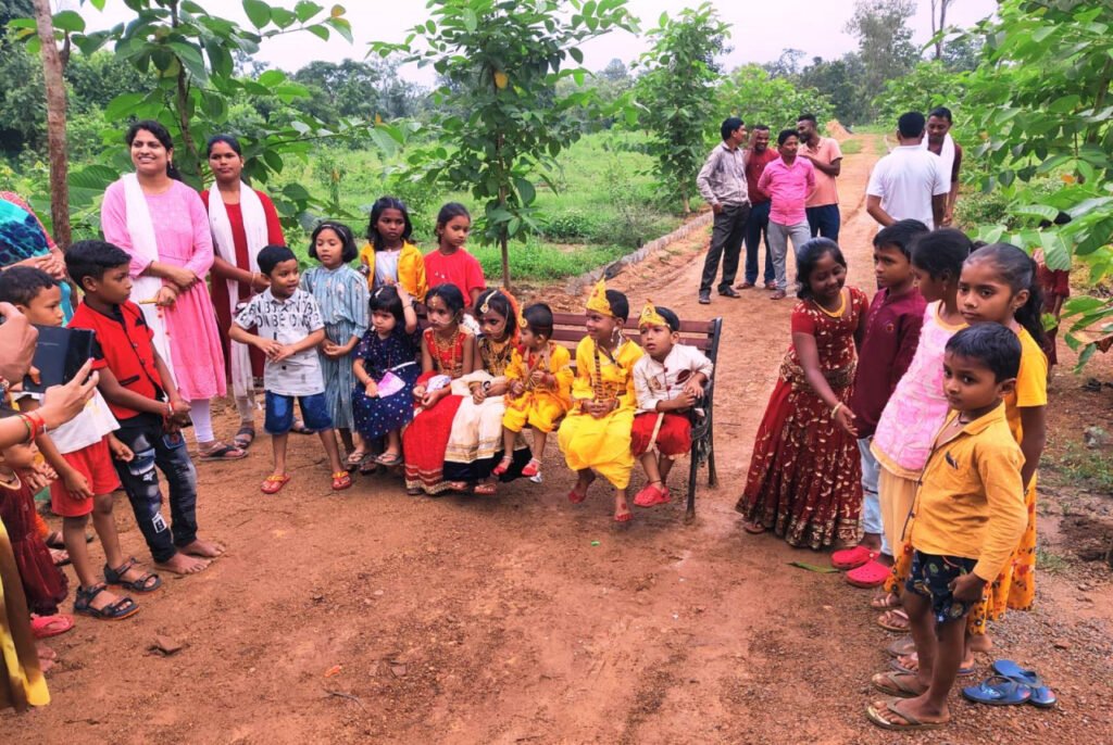 हरे -भरे वृक्षों के रूप में आकार ले रहे ‘कृष्ण कुंज‘, 169 नगरीय निकायों के 224 एकड़ रकबा में 60 हजार पौधे रोपित<br> 2 1694094979 0d4a93666967456618f8